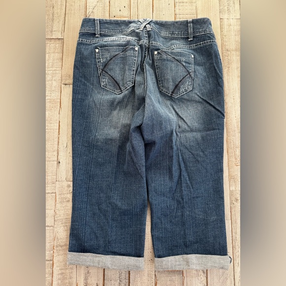 Lane Bryant Women's Relaxed denim capris - Picture 2 of 6